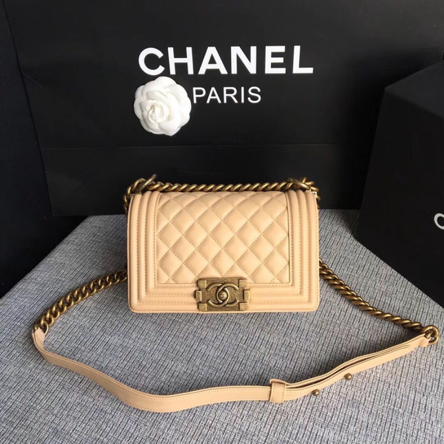 SMALL BOY CHANEL HANDBAG, LAMBSKIN, 20CM / 7.9 IN