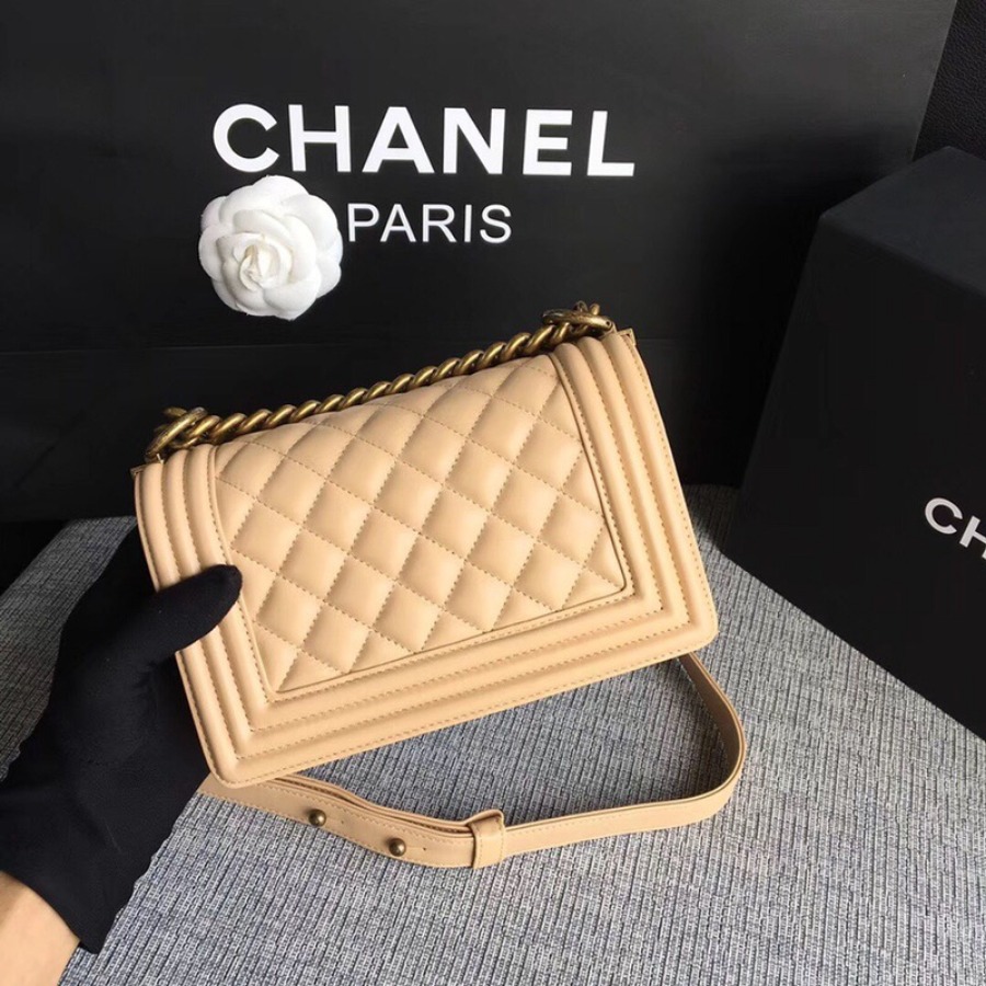 SMALL BOY CHANEL HANDBAG, LAMBSKIN, 20CM / 7.9 IN