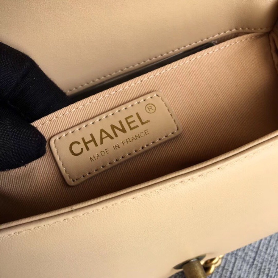SMALL BOY CHANEL HANDBAG, LAMBSKIN, 20CM / 7.9 IN