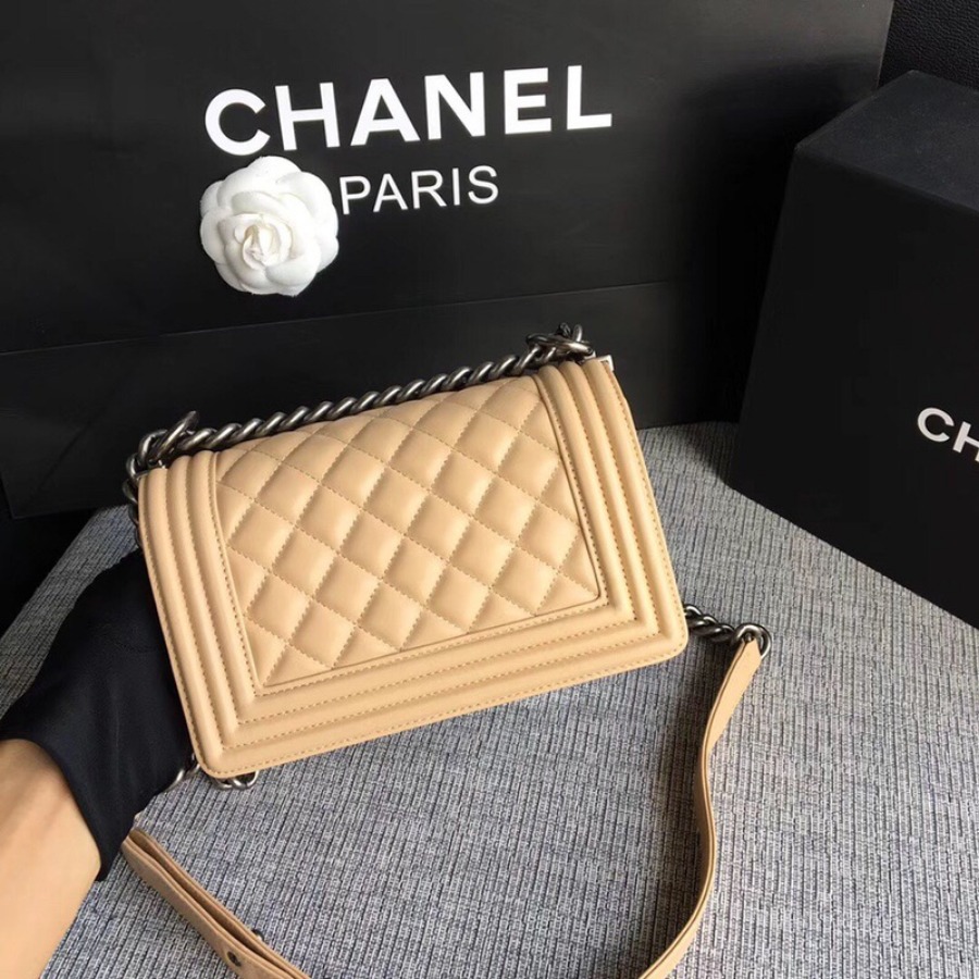 SMALL BOY CHANEL HANDBAG, LAMBSKIN, 20CM / 7.9 IN