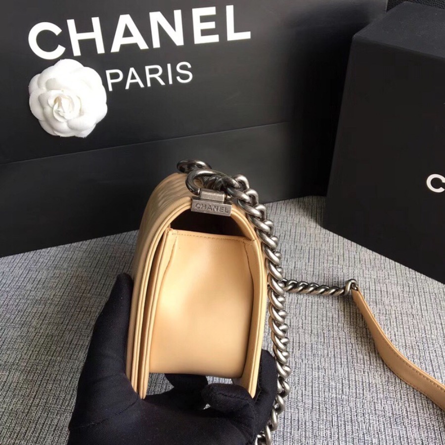 SMALL BOY CHANEL HANDBAG, LAMBSKIN, 20CM / 7.9 IN