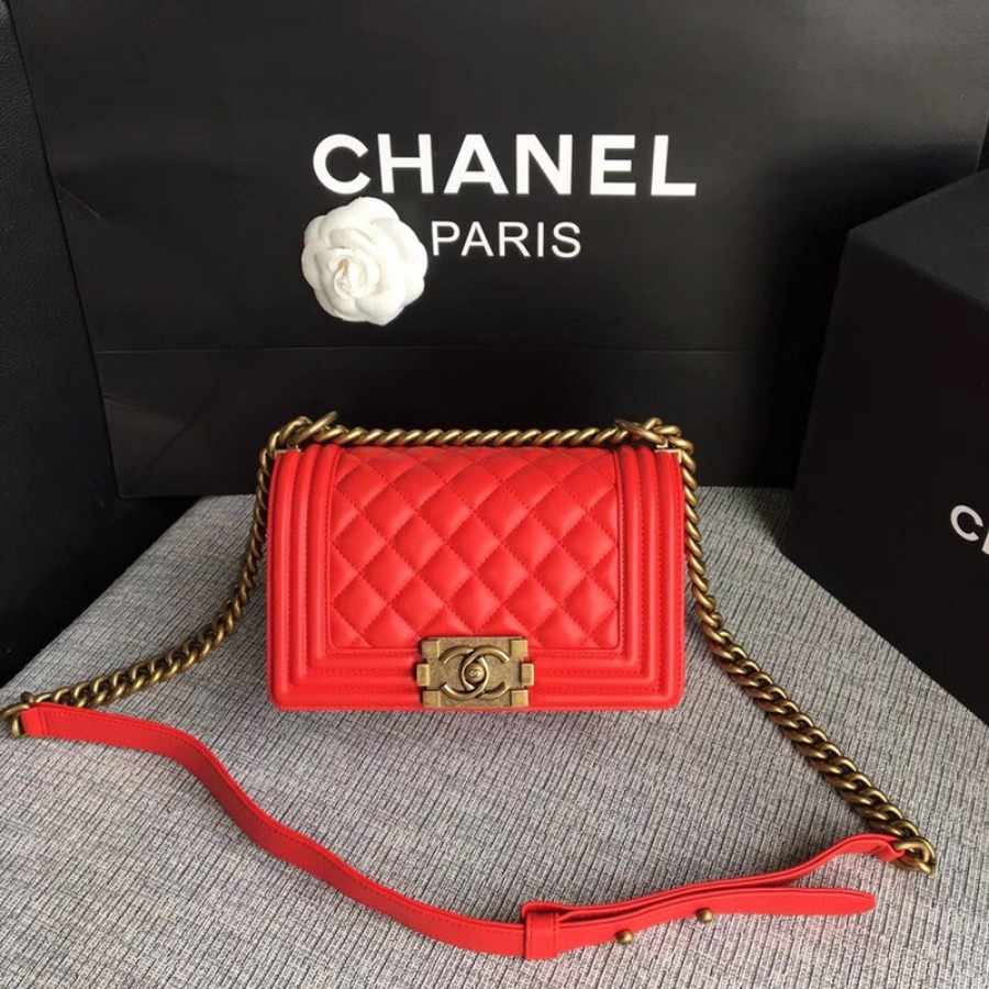 SMALL BOY CHANEL HANDBAG, LAMBSKIN, 20CM / 7.9 IN