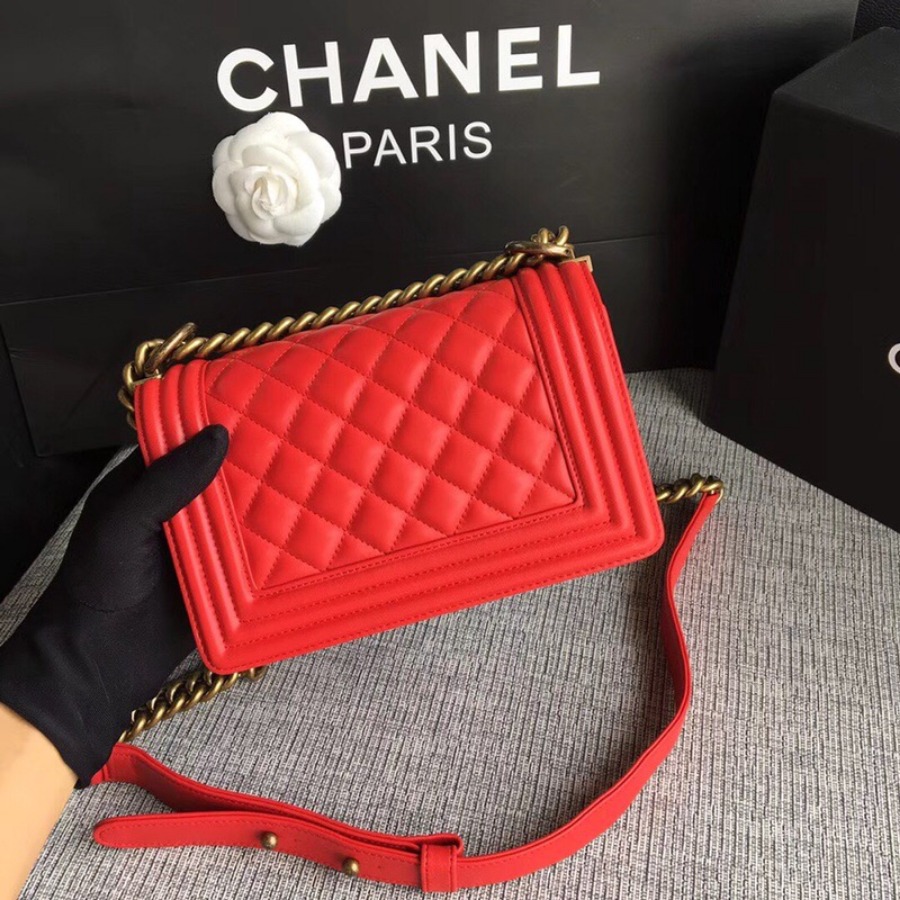 SMALL BOY CHANEL HANDBAG, LAMBSKIN, 20CM / 7.9 IN