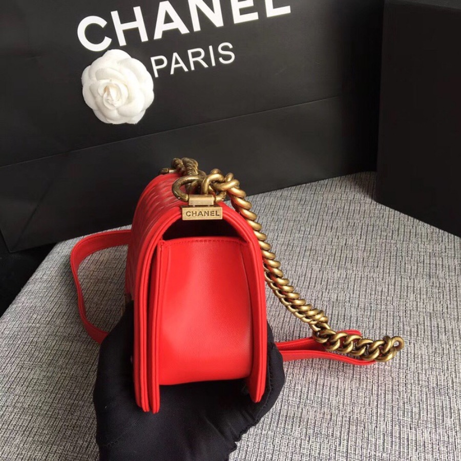 SMALL BOY CHANEL HANDBAG, LAMBSKIN, 20CM / 7.9 IN