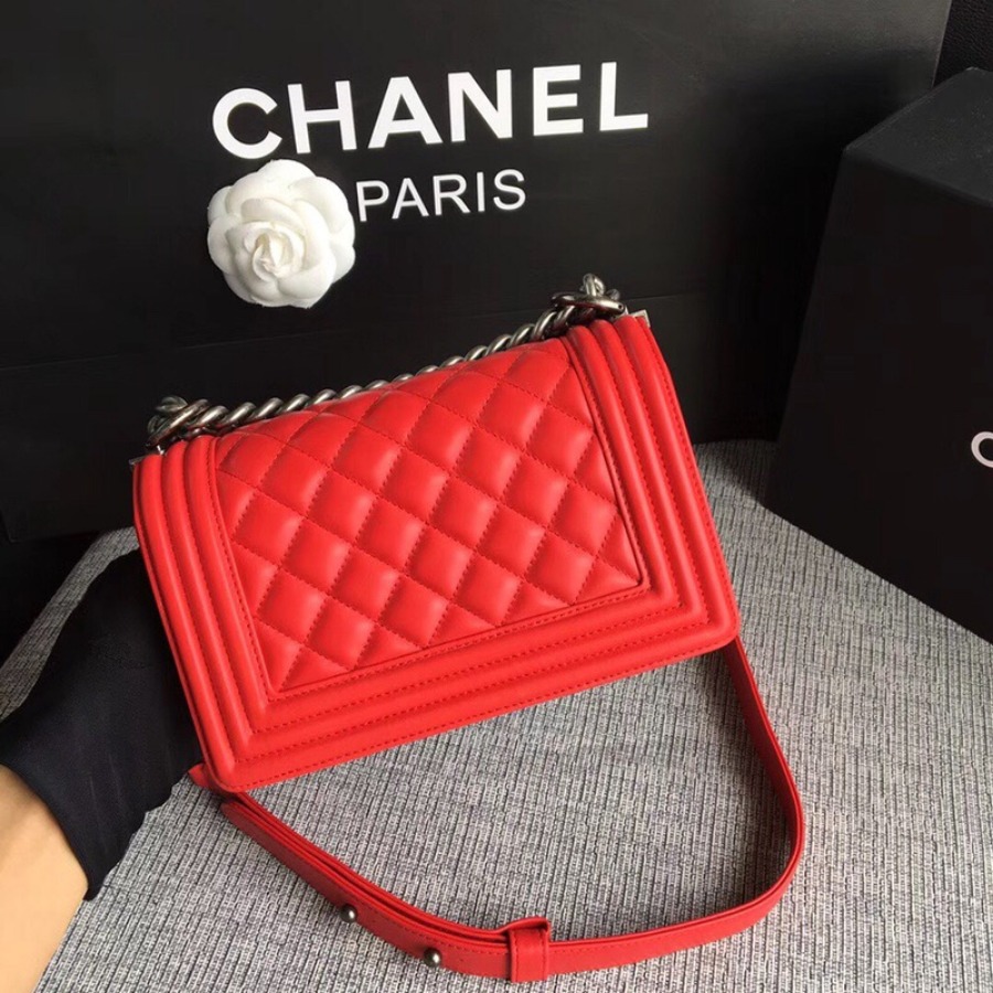 SMALL BOY CHANEL HANDBAG, LAMBSKIN, 20CM / 7.9 IN