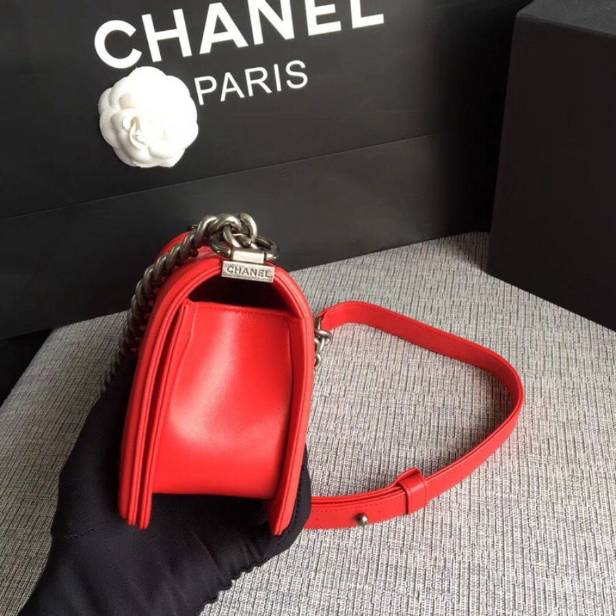 SMALL BOY CHANEL HANDBAG, LAMBSKIN, 20CM / 7.9 IN
