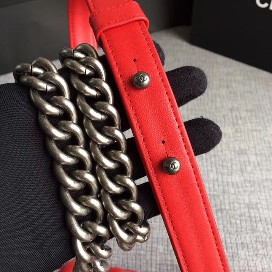 SMALL BOY CHANEL HANDBAG, LAMBSKIN, 20CM / 7.9 IN