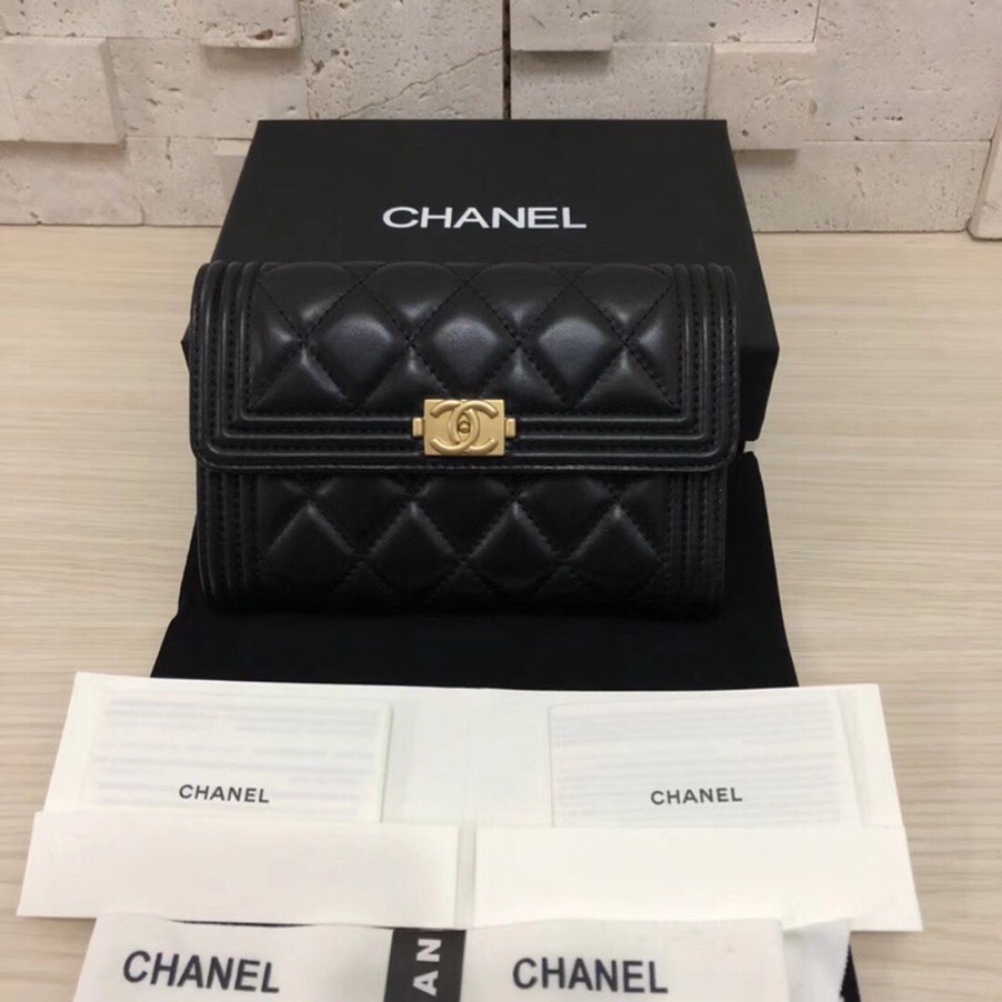 BOY CHANEL Small Flap Wallet, CHANEL, Lambskin, A84302