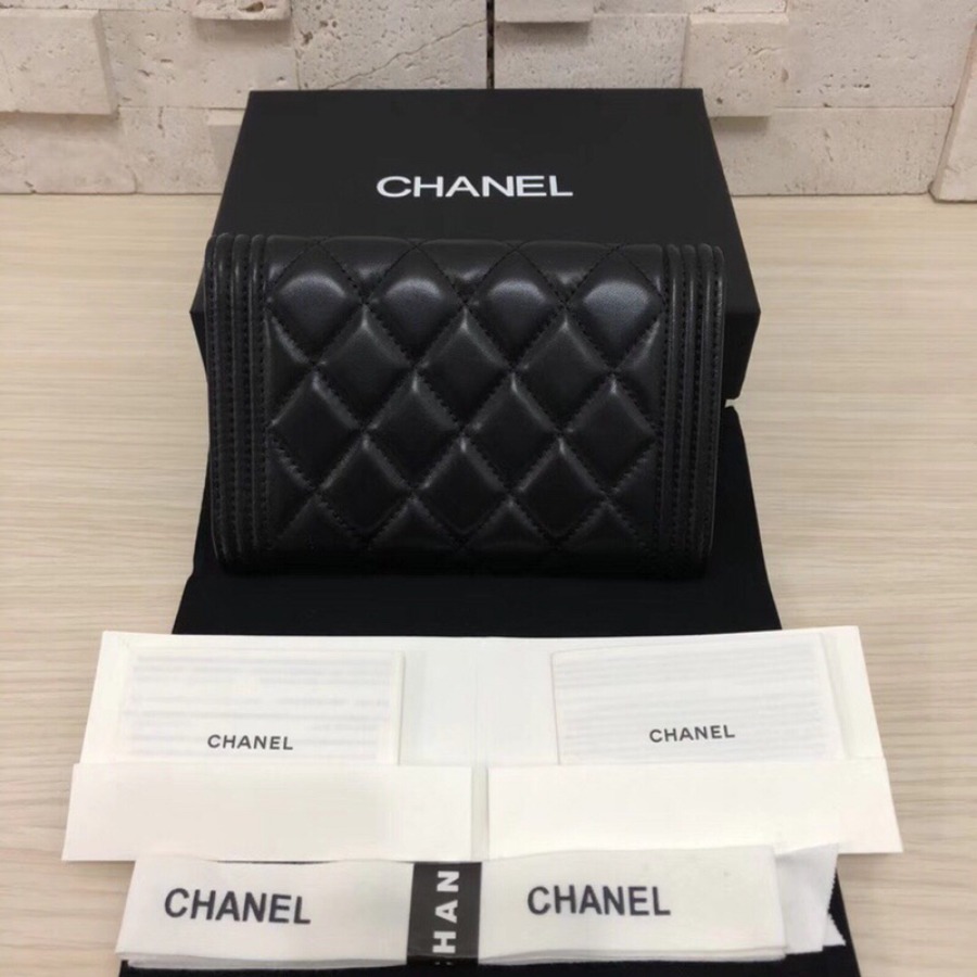 BOY CHANEL Small Flap Wallet, CHANEL, Lambskin, A84302