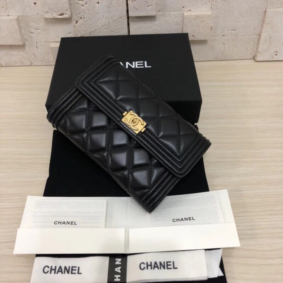 BOY CHANEL Small Flap Wallet, CHANEL, Lambskin, A84302