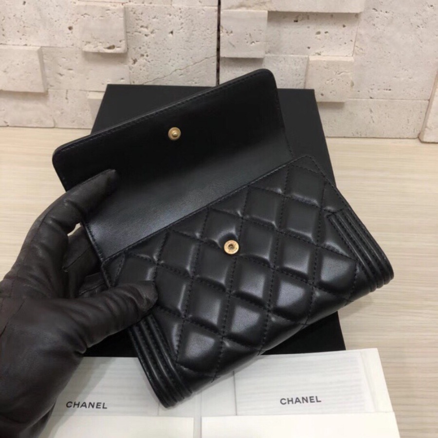 BOY CHANEL Small Flap Wallet, CHANEL, Lambskin, A84302