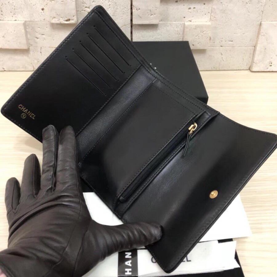 BOY CHANEL Small Flap Wallet, CHANEL, Lambskin, A84302