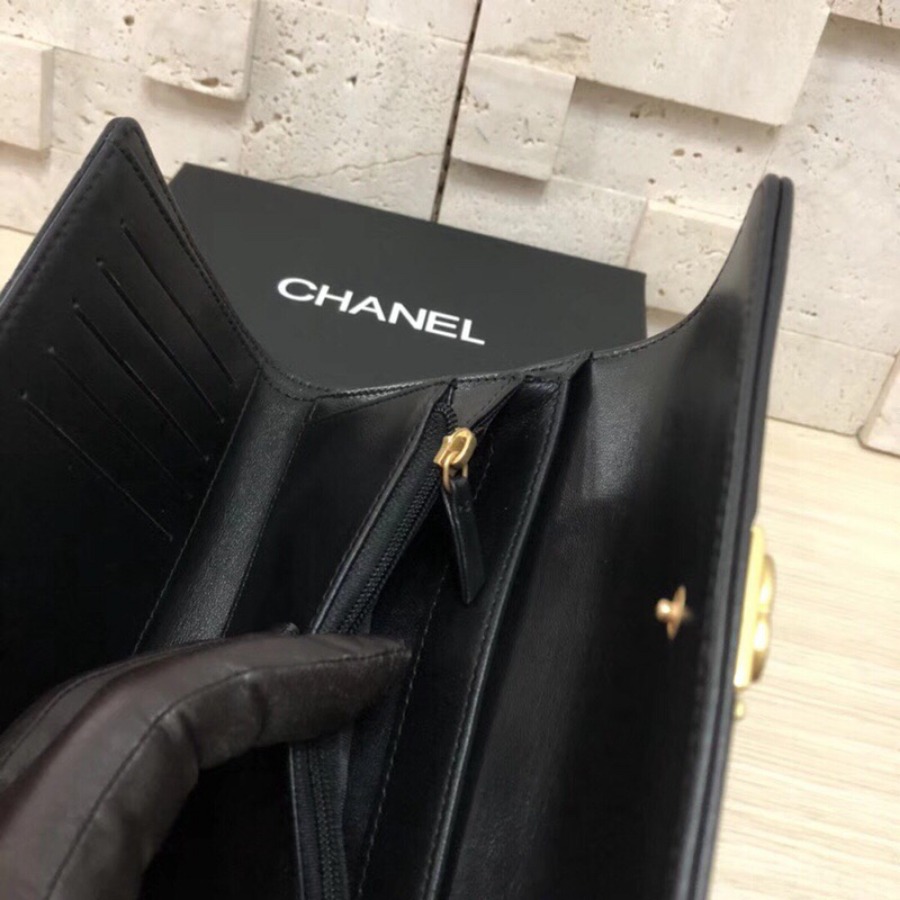 BOY CHANEL Small Flap Wallet, CHANEL, Lambskin, A84302