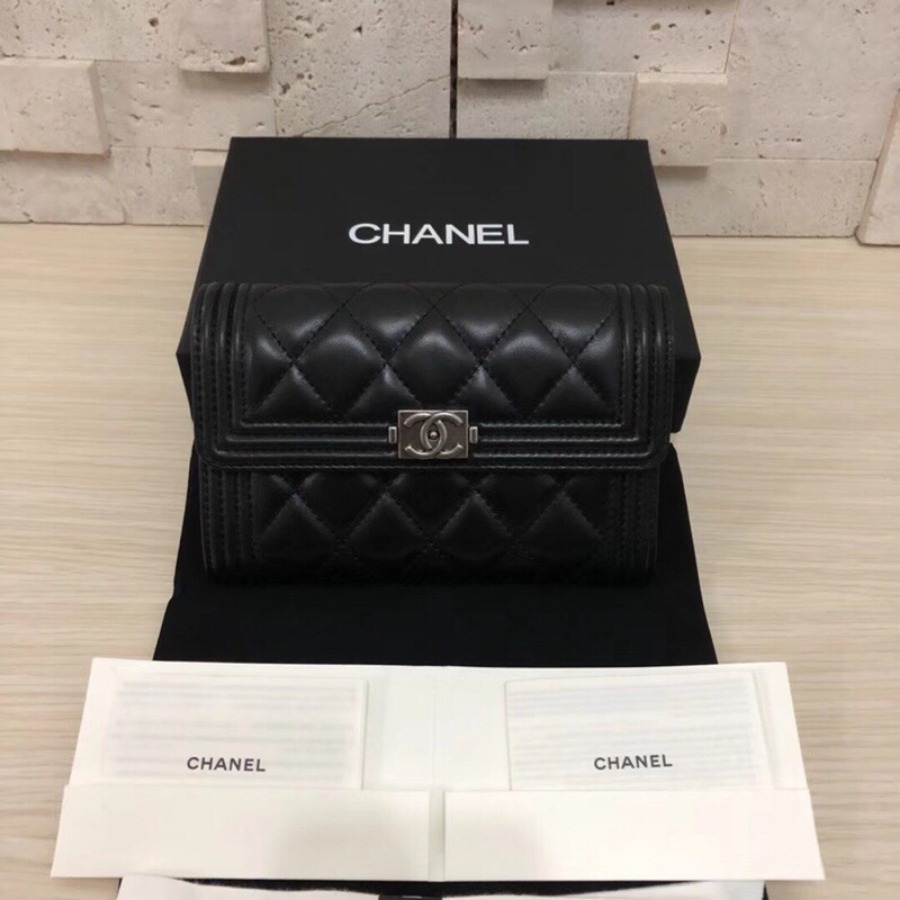 BOY CHANEL Small Flap Wallet, CHANEL, Lambskin, A84302