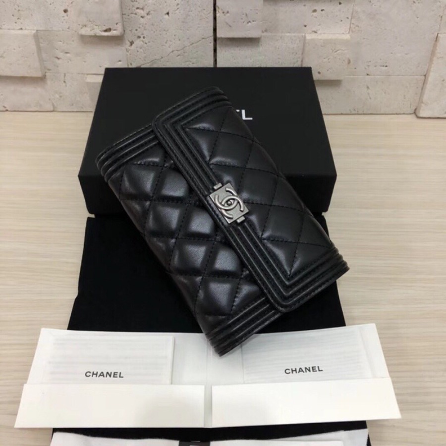 BOY CHANEL Small Flap Wallet, CHANEL, Lambskin, A84302