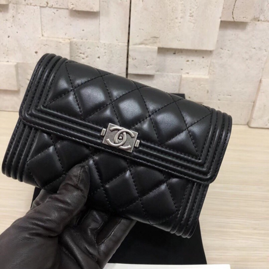BOY CHANEL Small Flap Wallet, CHANEL, Lambskin, A84302