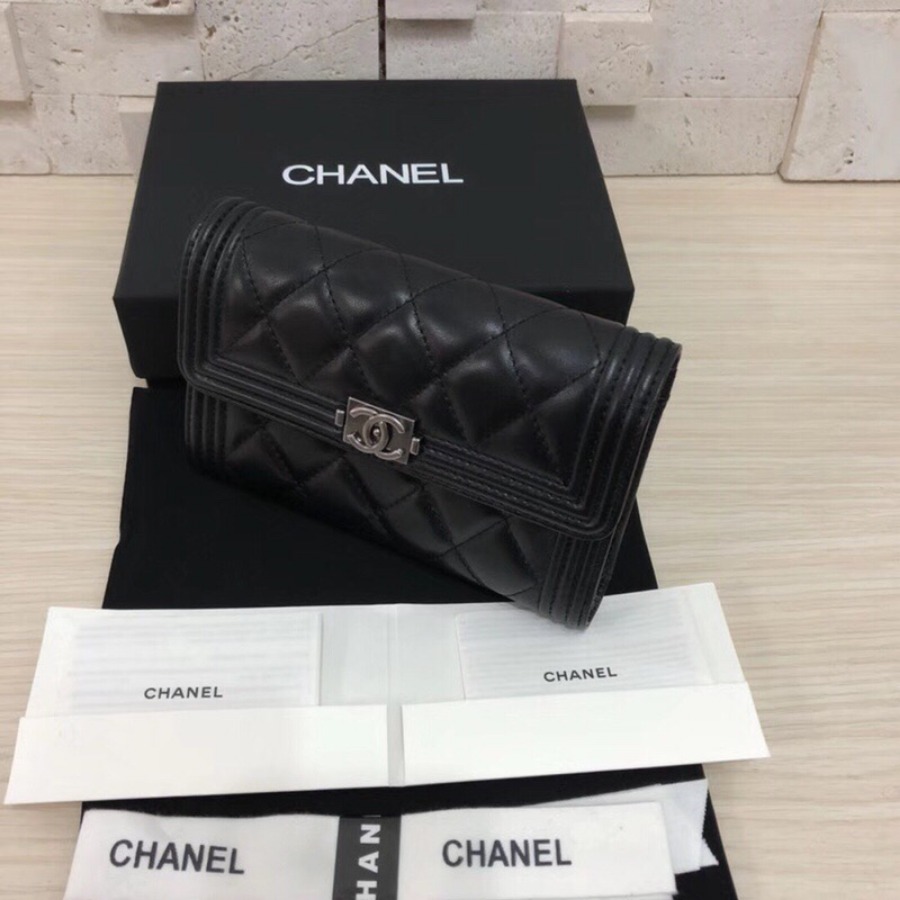 BOY CHANEL Small Flap Wallet, CHANEL, Lambskin, A84302