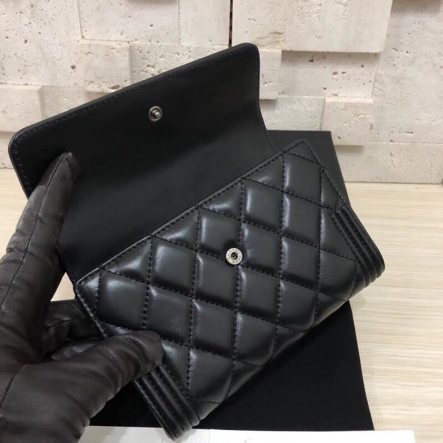 BOY CHANEL Small Flap Wallet, CHANEL, Lambskin, A84302
