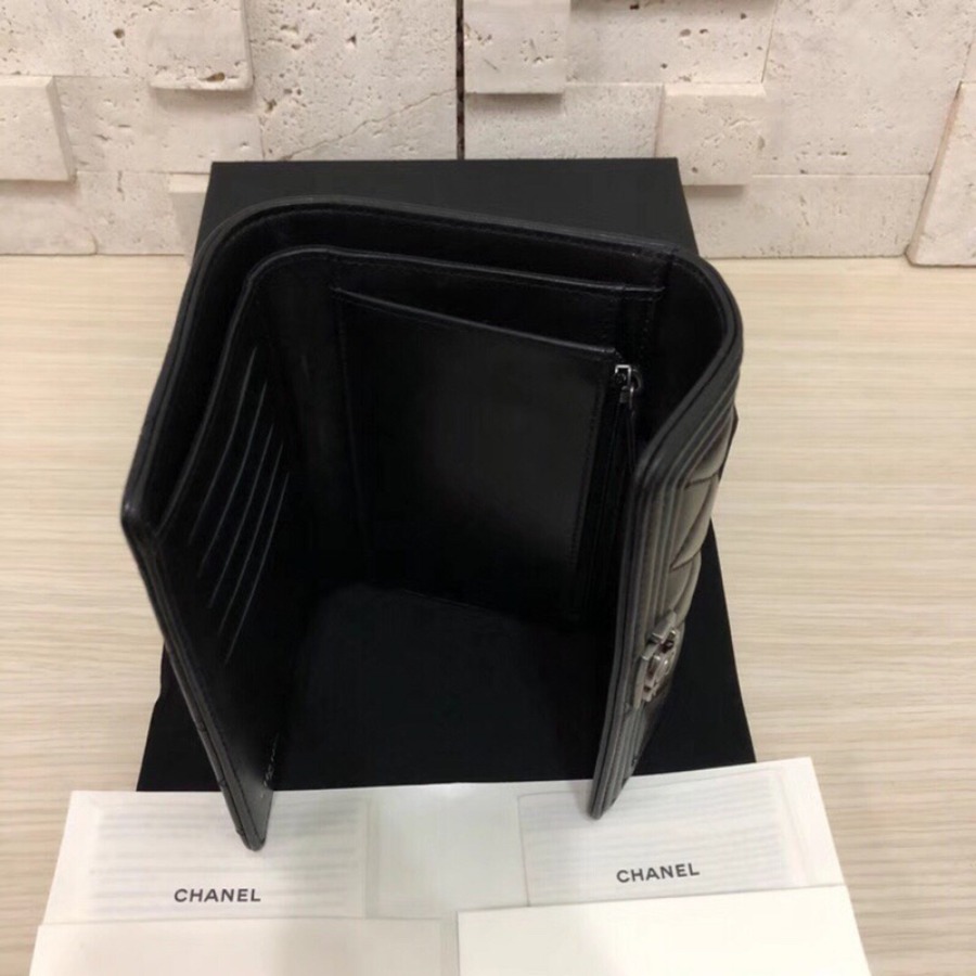 BOY CHANEL Small Flap Wallet, CHANEL, CAVIAR, A84302