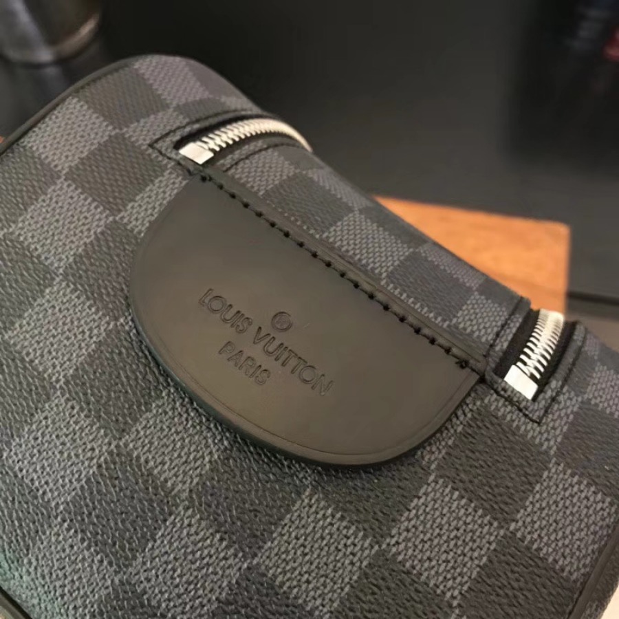 N47526, KING SIZE TOILETRY BAG, Louis Vuitton LV, Damier Graphite