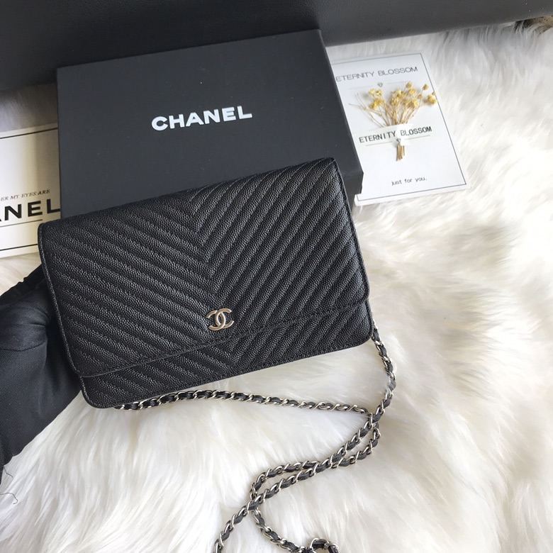 A33814, Classic Wallet on Chain, WOC CHANEL,  CAVIAR / CALFSKIN
