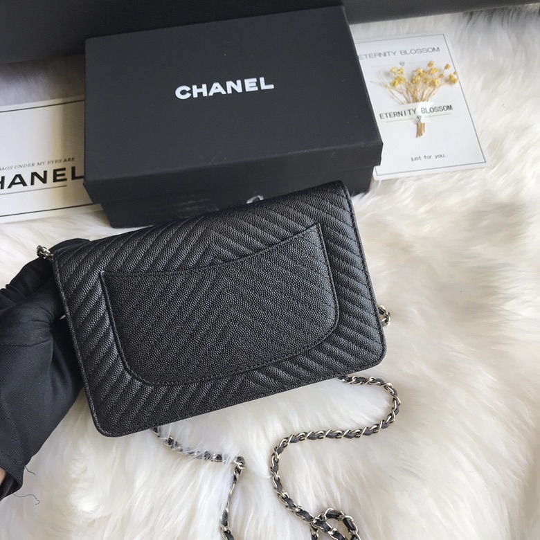 A33814, Classic Wallet on Chain, WOC CHANEL,  CAVIAR / CALFSKIN