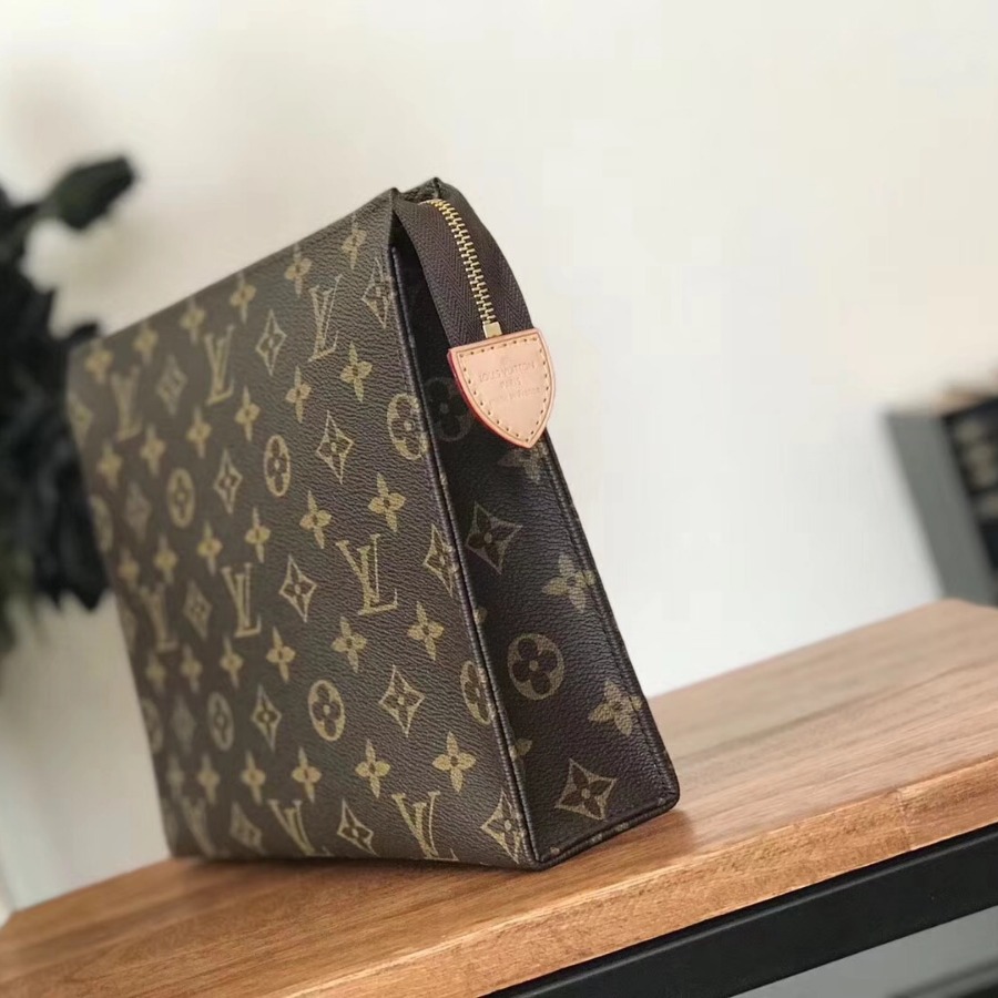 M47542, TOILETRY POUCH 26, Louis Vuitton LV