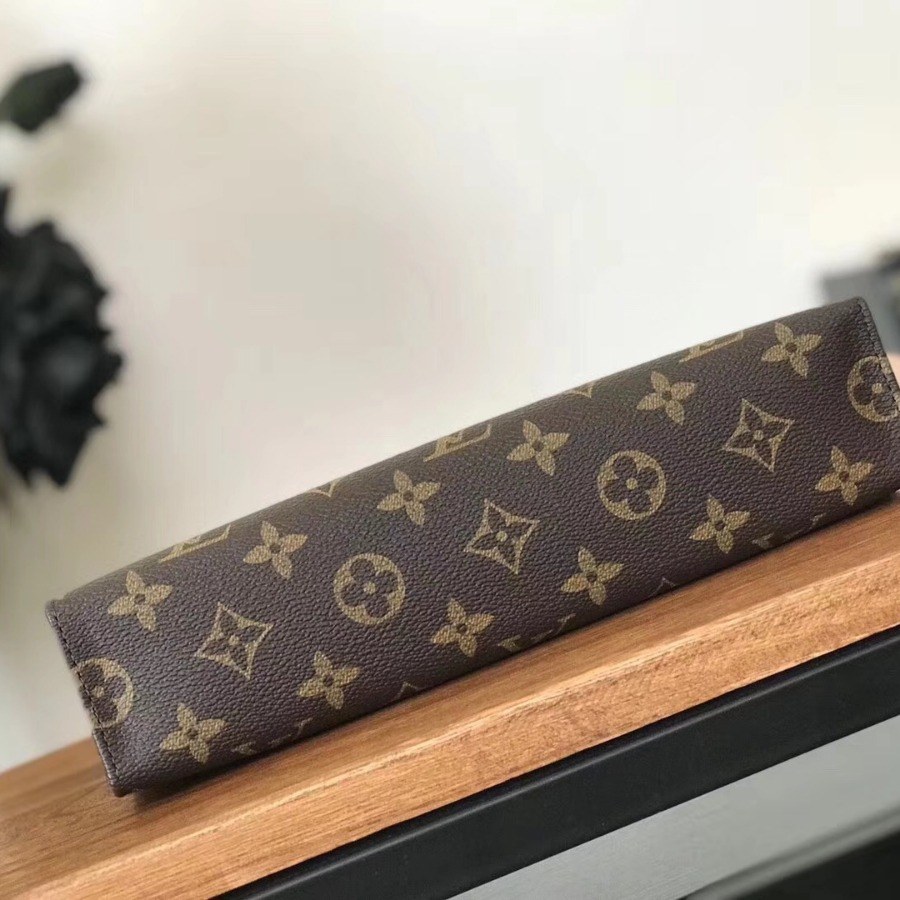 M47542, TOILETRY POUCH 26, Louis Vuitton LV