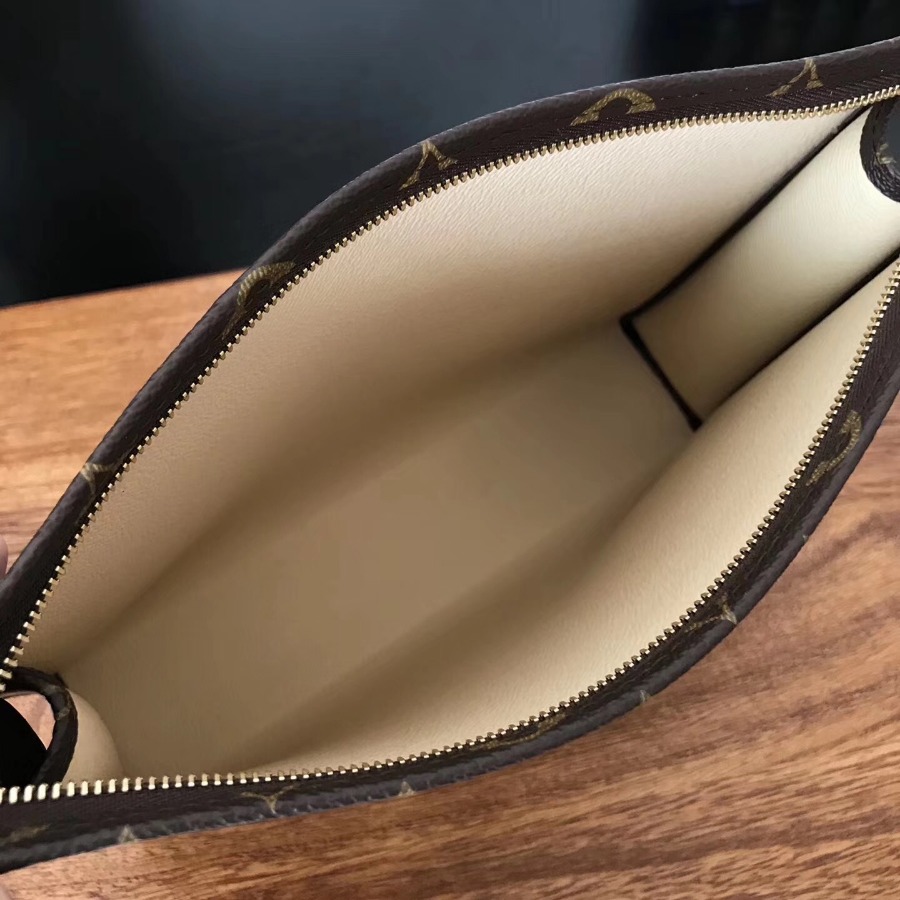 M47542, TOILETRY POUCH 26, Louis Vuitton LV