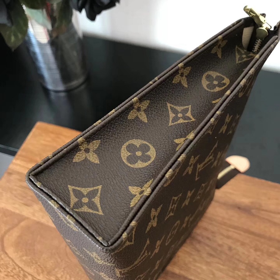 M47542, TOILETRY POUCH 26, Louis Vuitton LV