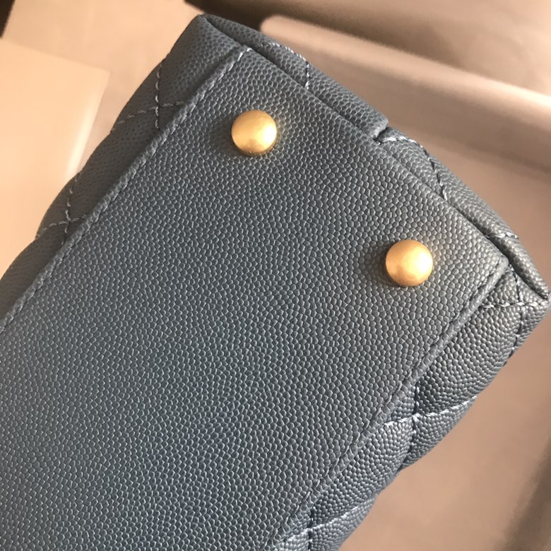 A92991, Flap Bag with Top Handle, CHANEL Handbags, Caviar, Grained Calfskin, Lizard & Gold-Tone Metal