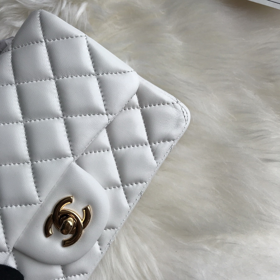 A01116, Classic Handbag, Chanel handbag, Lambskin