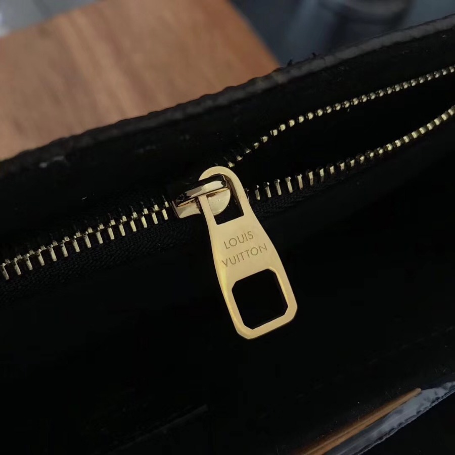 M43714, SAINT PLACIDE, Louis Vuitton LV Handbag Cross body bags