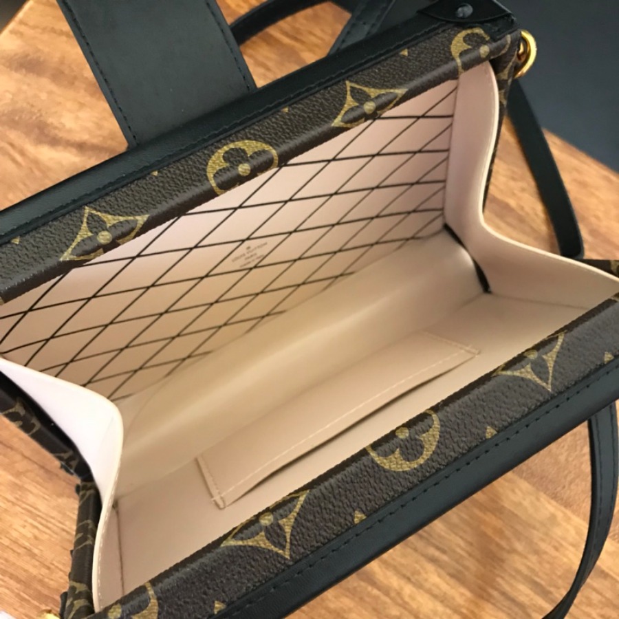 M40273, PETITE MALLE, Louis Vuitton LV Handbag Cross body bags