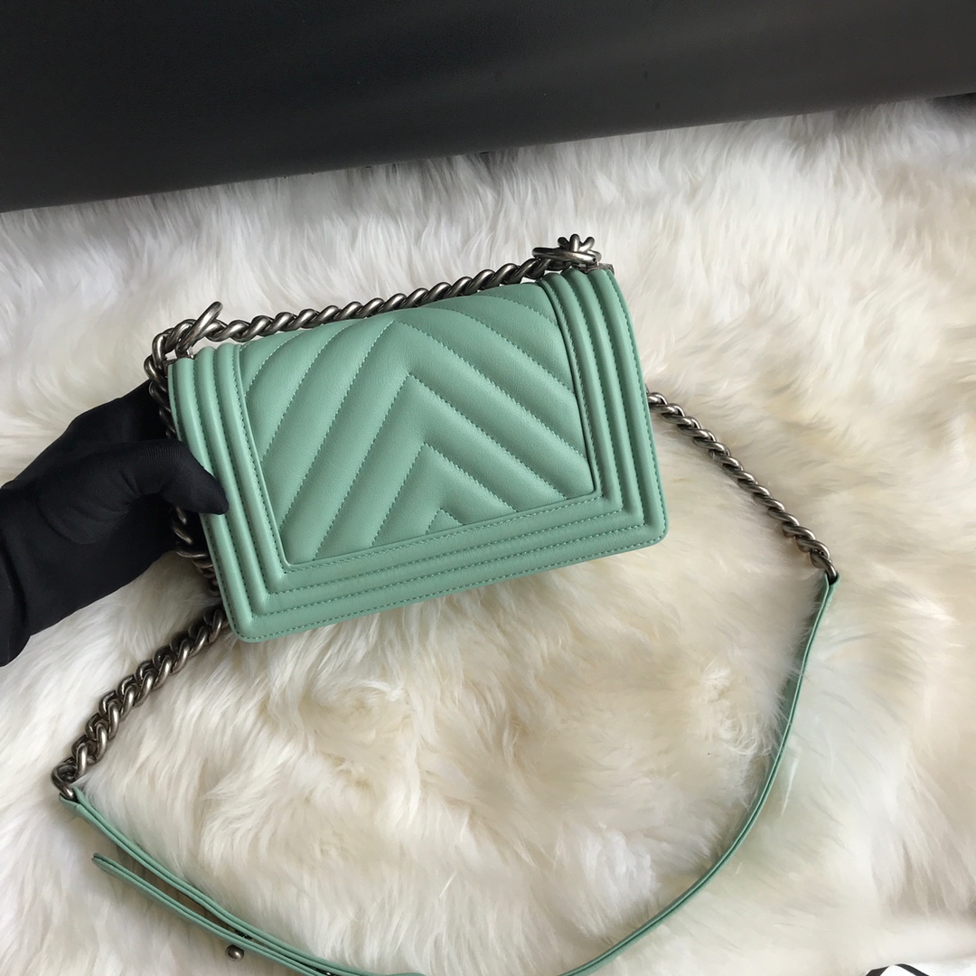 A67085, Small BOY CHANEL Handbag, Calfskin & Ruthenium-Finish Metal
