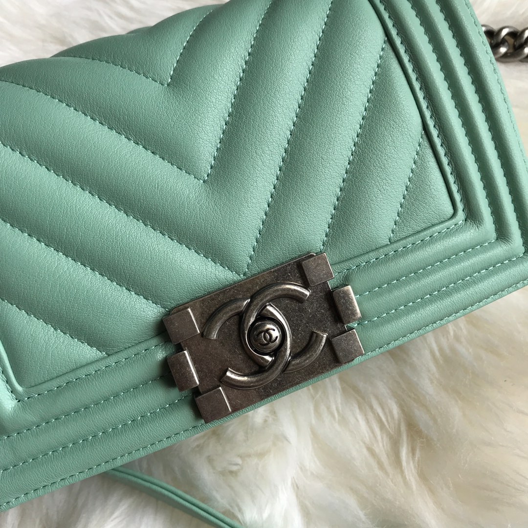 A67085, Small BOY CHANEL Handbag, Calfskin & Ruthenium-Finish Metal