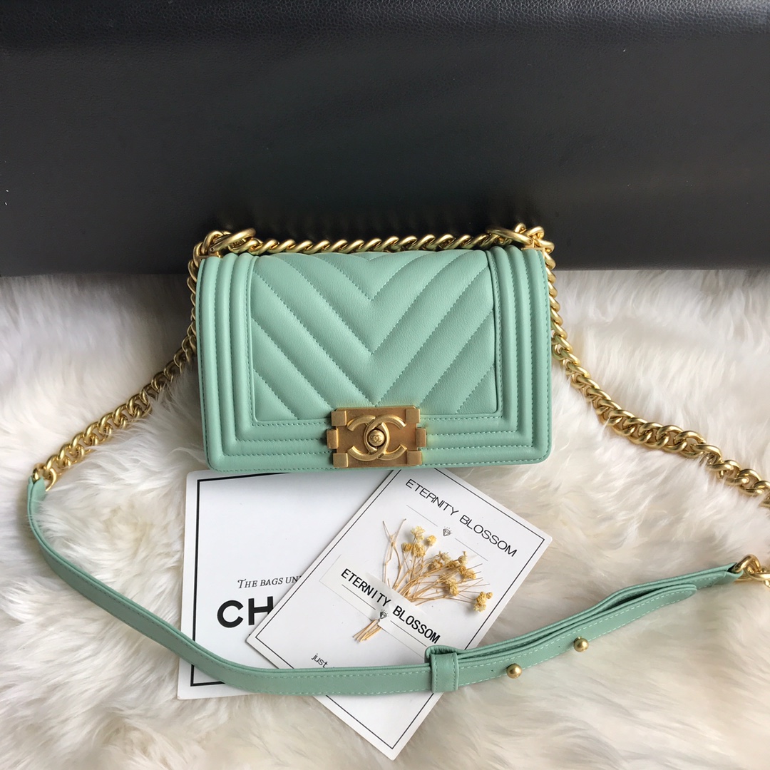 A67085, Small BOY CHANEL Handbag, Calfskin & Gold-Tone Metal