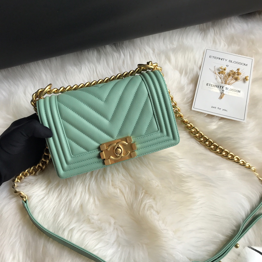 A67085, Small BOY CHANEL Handbag, Calfskin & Gold-Tone Metal