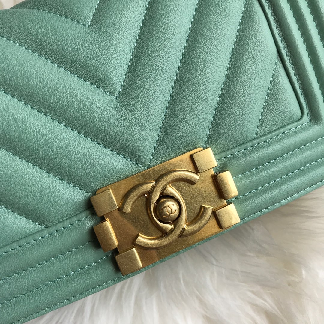 A67085, Small BOY CHANEL Handbag, Calfskin & Gold-Tone Metal
