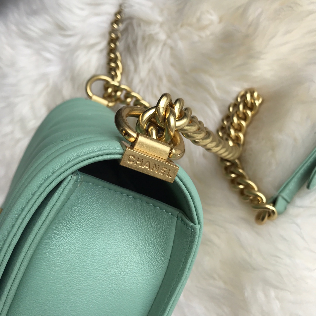 A67085, Small BOY CHANEL Handbag, Calfskin & Gold-Tone Metal