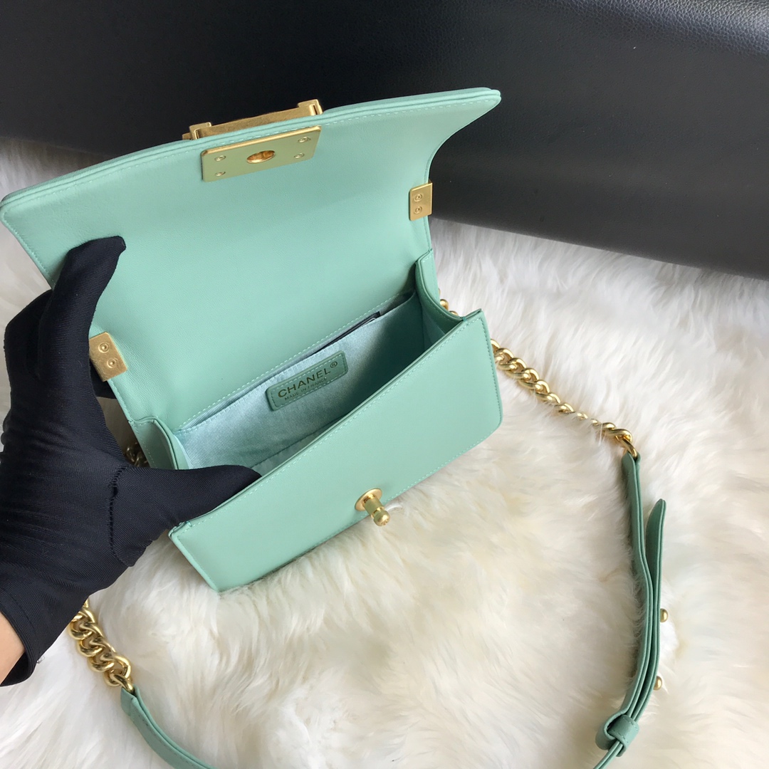A67085, Small BOY CHANEL Handbag, Calfskin & Gold-Tone Metal
