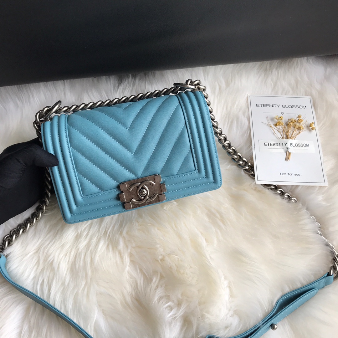A67085, Small BOY CHANEL Handbag, Calfskin & Ruthenium-Finish Metal