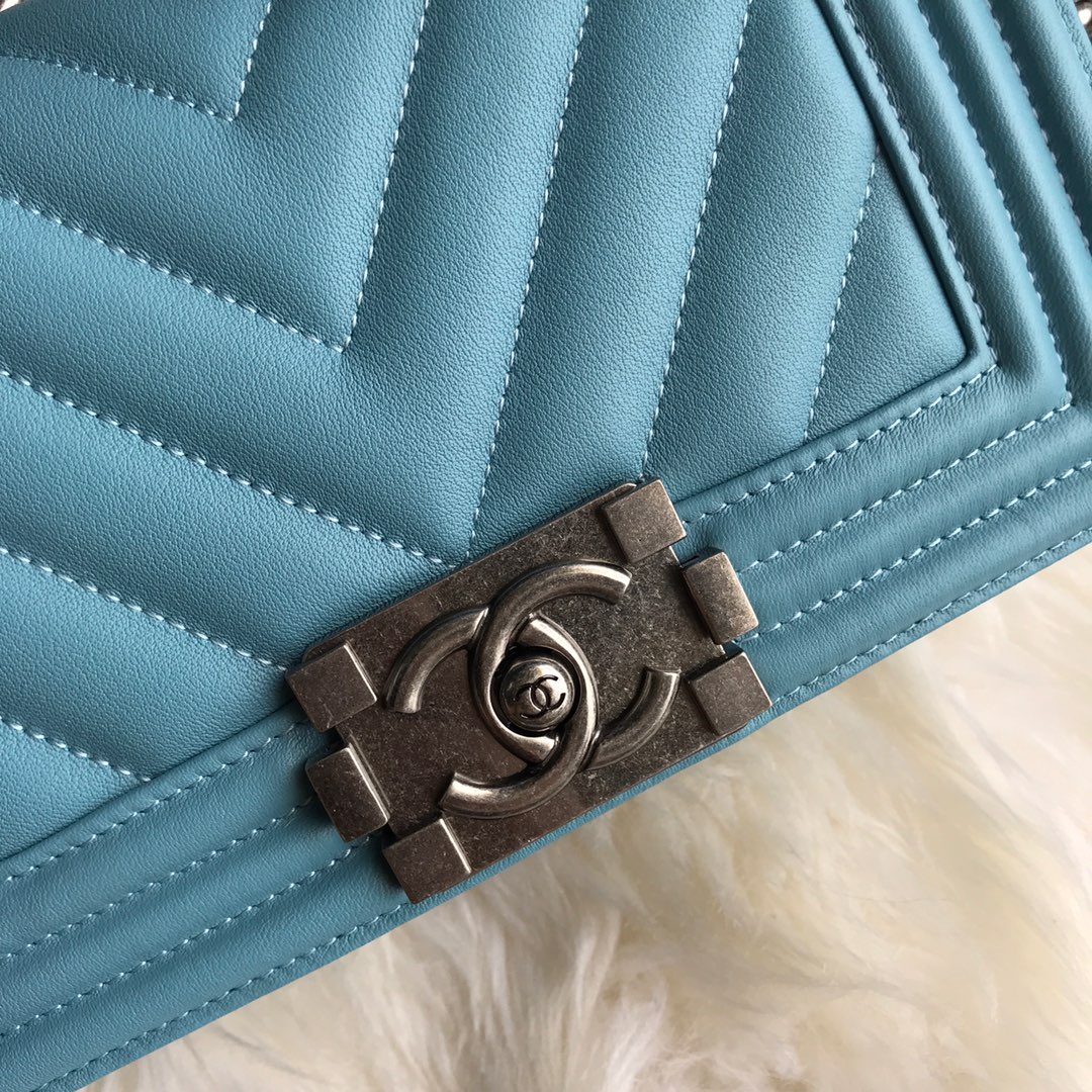 A67085, Small BOY CHANEL Handbag, Calfskin & Ruthenium-Finish Metal