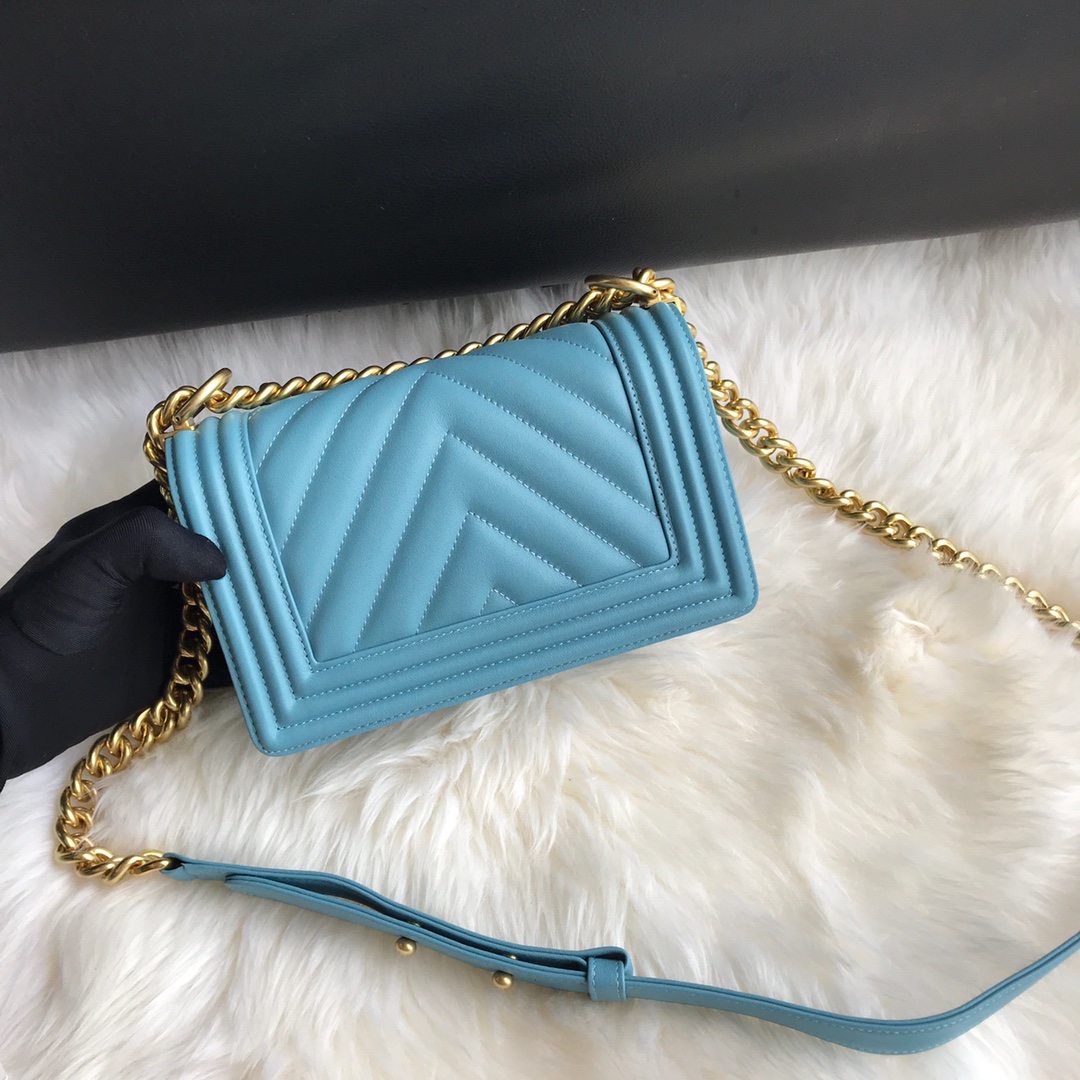 A67085, Small BOY CHANEL Handbag, Calfskin & Gold-Tone Metal