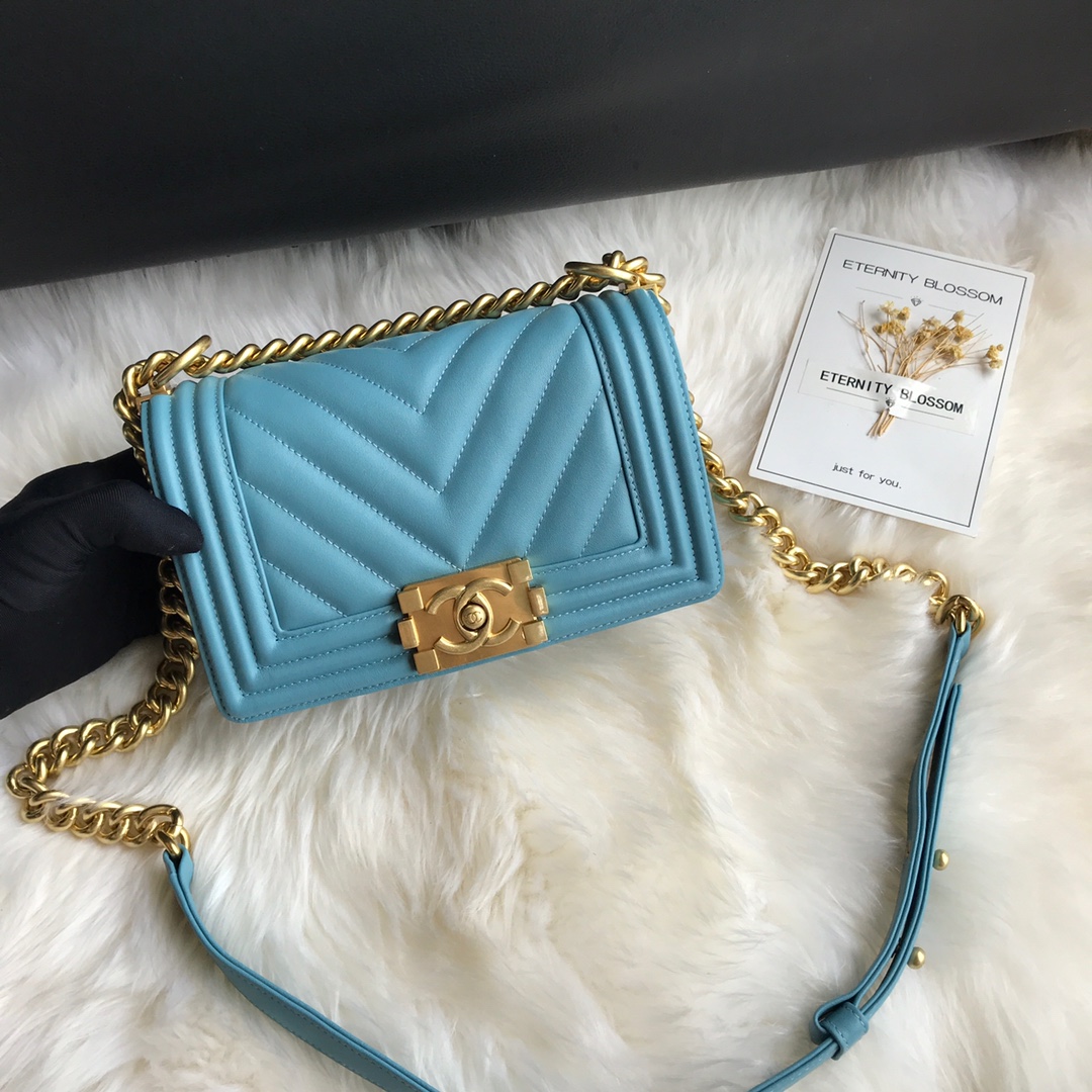 A67085, Small BOY CHANEL Handbag, Calfskin & Gold-Tone Metal