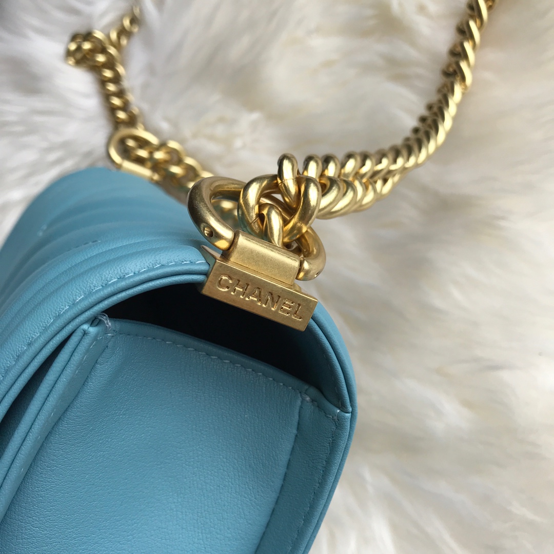 A67085, Small BOY CHANEL Handbag, Calfskin & Gold-Tone Metal