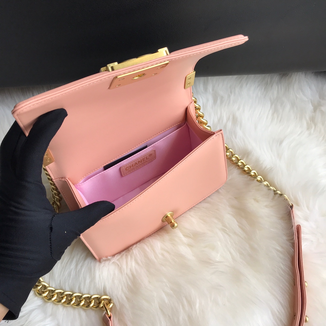A67085, Small BOY CHANEL Handbag, Calfskin & Gold-Tone Metal