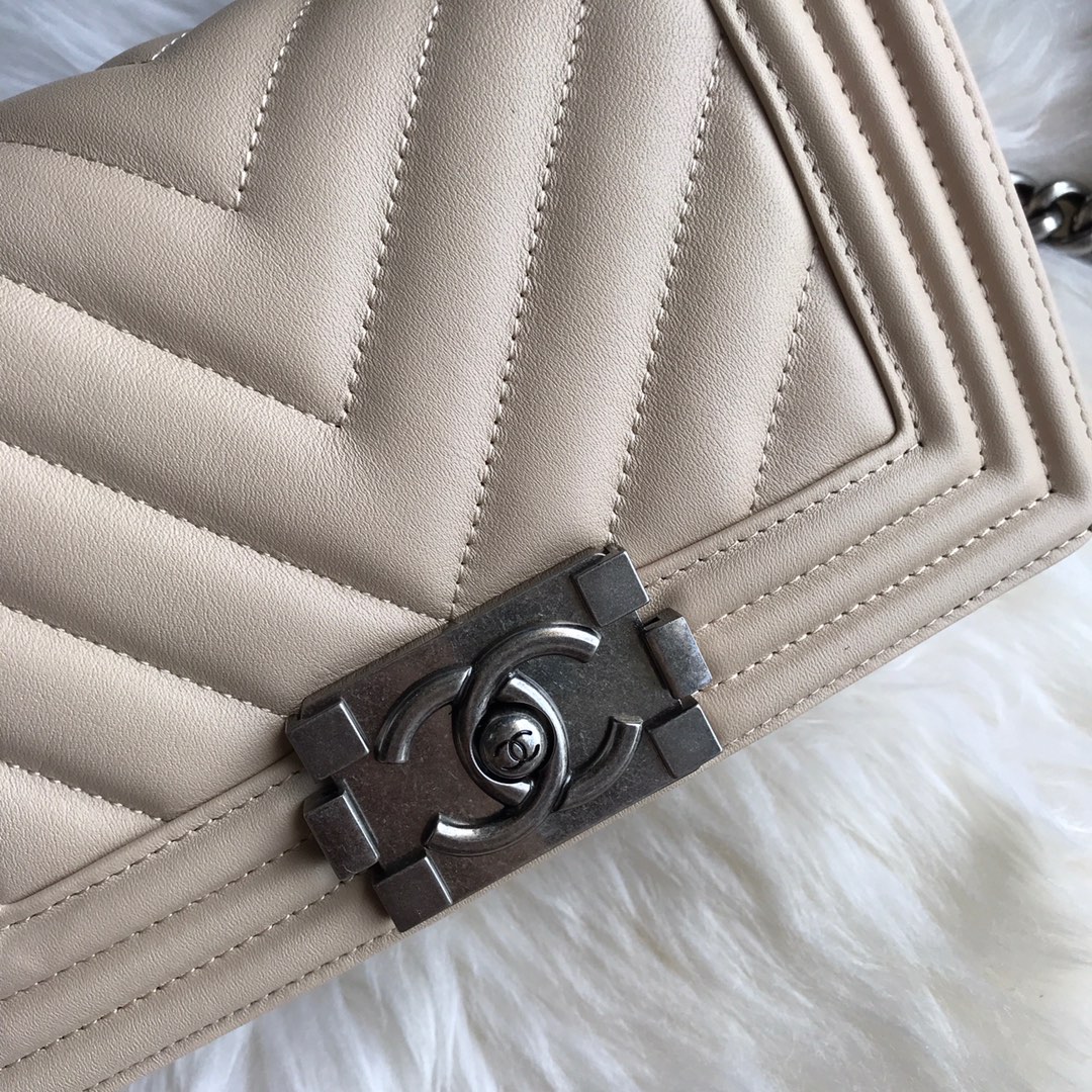 A67085, Small BOY CHANEL Handbag, Calfskin & Ruthenium-Finish Metal