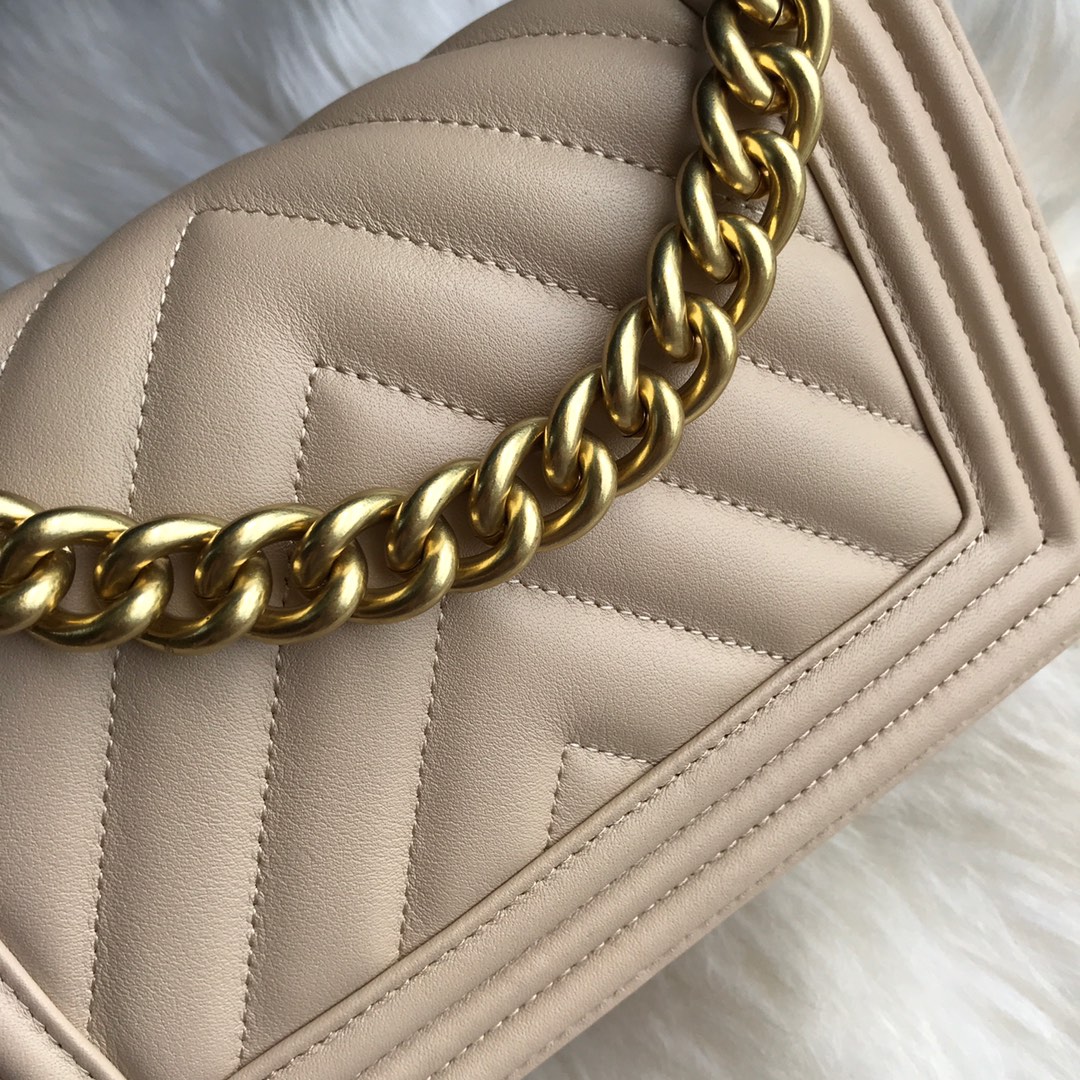 A67085, Small BOY CHANEL Handbag, Calfskin & Gold-Tone Metal