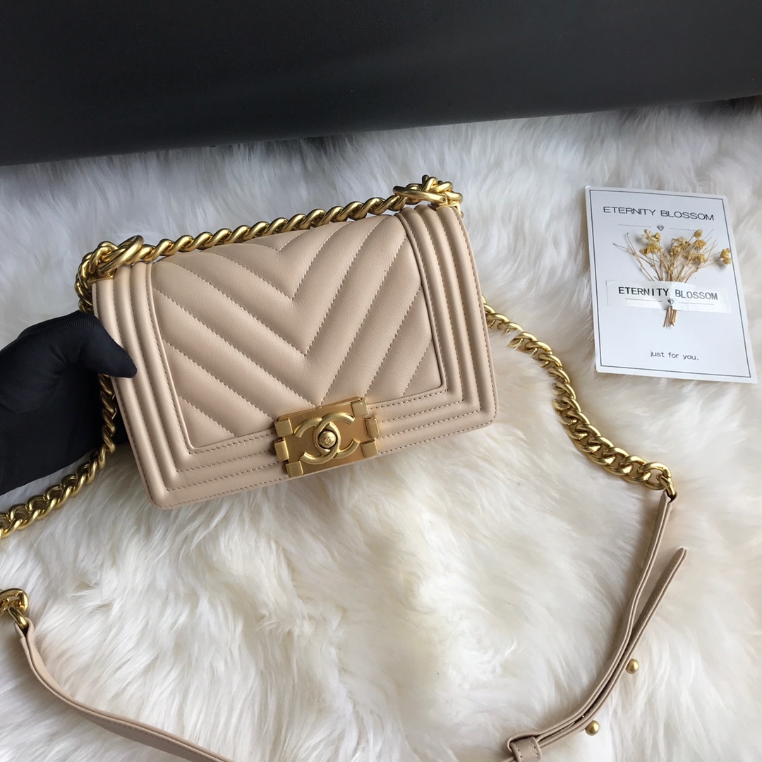 A67085, Small BOY CHANEL Handbag, Calfskin & Gold-Tone Metal